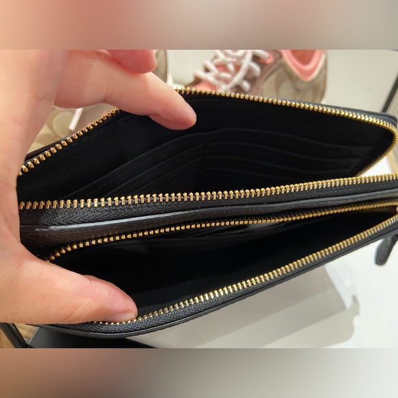 NWT - COACH Double Zip Wallet - Refined Pebble Leather - Gold/Black - Picture 8 of 15